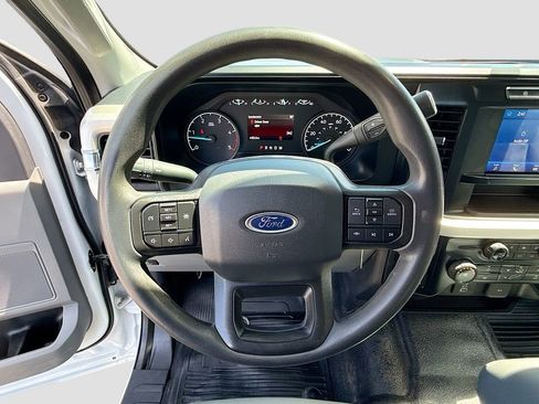 Used 2023 Ford F550 4x4 Crew Cab Super Duty image 11