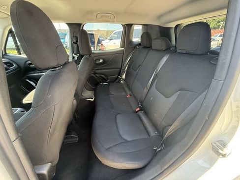 Used 2023 Jeep Renegade Latitude AWD/4WD image 29