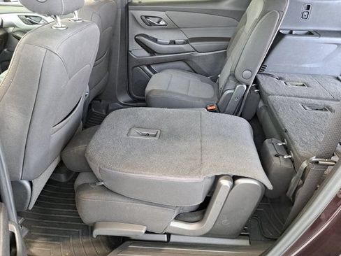 Used 2022 Chevrolet Traverse LT FWD image 29