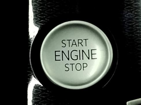 New 2025 Volkswagen Taos SE image 32