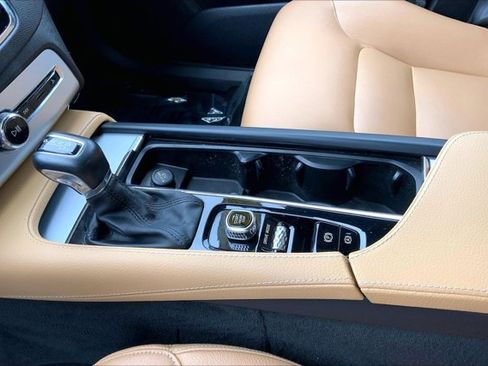 Used 2018 Volvo XC90 T5 Momentum w/ Convenience Package image 17