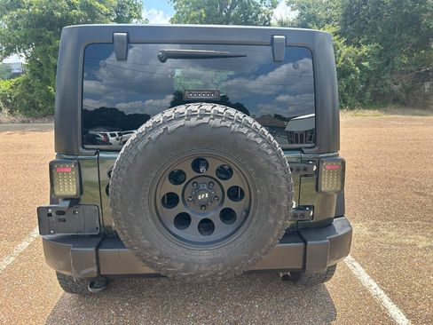 Used 2011 Jeep Wrangler Unlimited Sahara w/ Dual Top Group AWD/4WD image 7