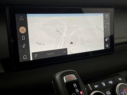 Used 2023 Land Rover Defender 90 SE image 17