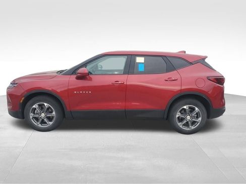 Used 2025 Chevrolet Blazer LT AWD/4WD image 2