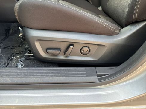Used 2025 Nissan Rogue SV FWD image 22