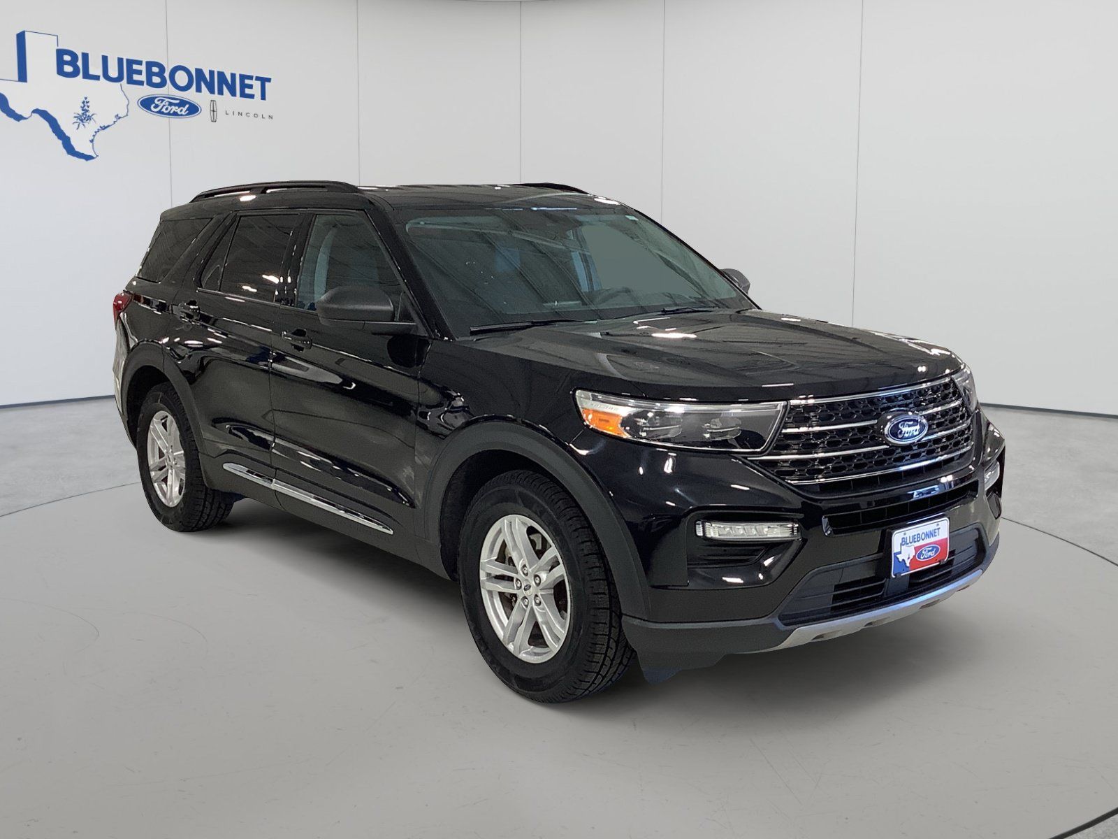 Used 2023 Ford Explorer XLT w/ Equipment Group 202A RWD image 3