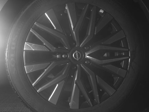 Used 2025 Nissan Altima 2.5 SV FWD image 13