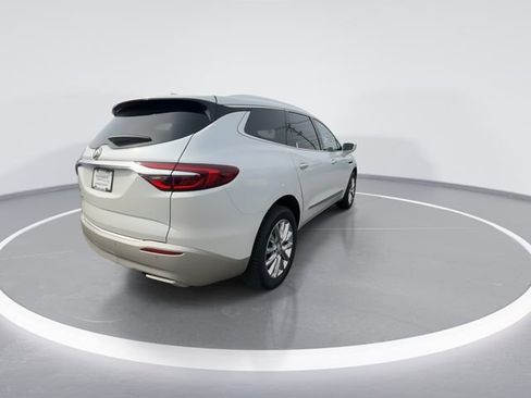 Used 2020 Buick Enclave Premium w/ Sun and Sites Package image 8