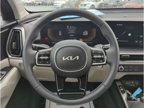Used 2024 Kia Sorento S w/ Panoramic Sunroof Package image 15