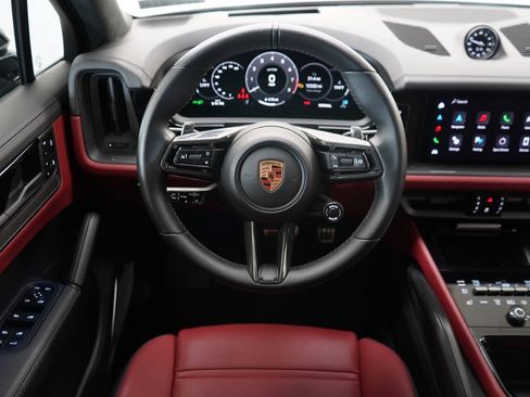 Used 2025 Porsche Cayenne GTS AWD/4WD image 39
