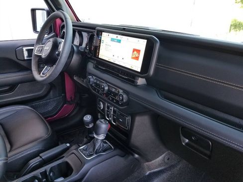 Used 2024 Jeep Wrangler Unlimited Sahara w/ Technology Group AWD/4WD image 12