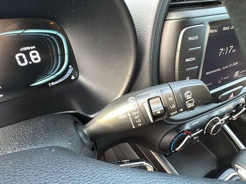Used 2024 Kia Soul LX w/ Option Group 015 FWD image 18