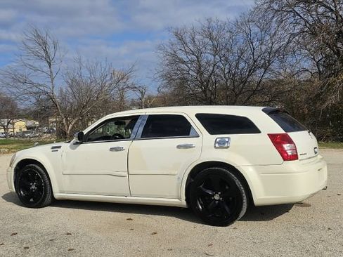 Used 2005 Dodge Magnum SE RWD image 4