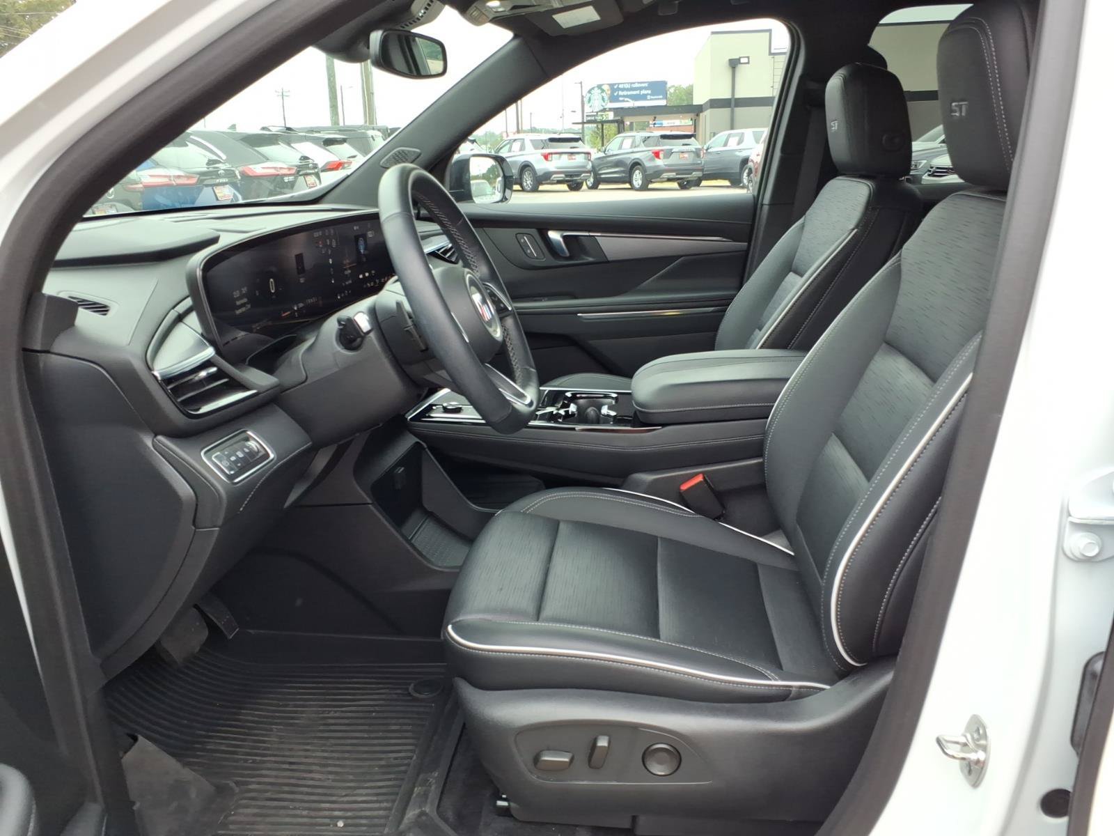 Used 2025 Buick Enclave Sport Touring FWD image 9