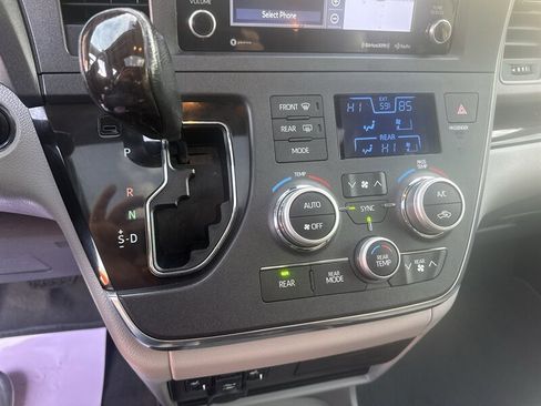 Used 2018 Toyota Sienna XLE Premium image 38