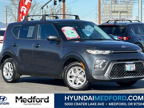 Used 2021 Kia Soul S image 1