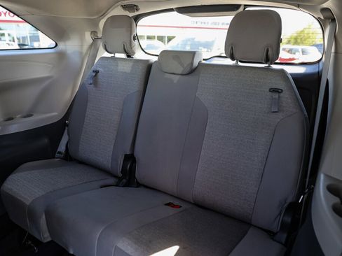 Certified 2024 Toyota Sienna LE image 8
