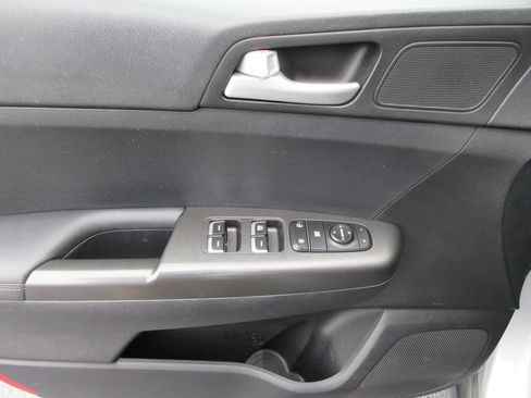 Used 2020 Kia Sportage LX AWD/4WD image 22