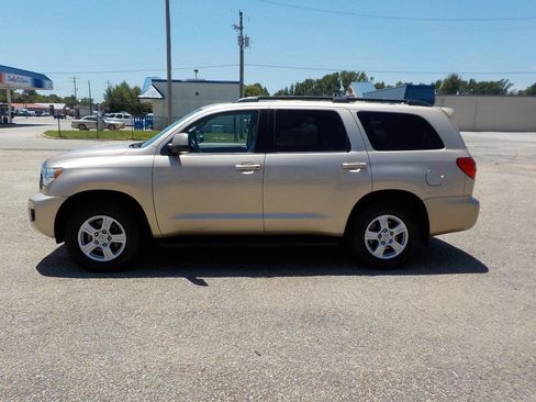 Used 2016 Toyota Sequoia SR5 w/ Premium Package RWD image 2