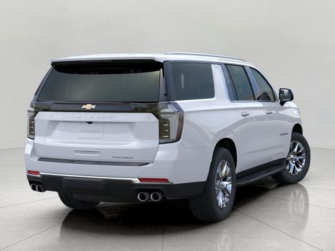 Used 2026 Chevrolet Suburban Premier AWD/4WD image 4