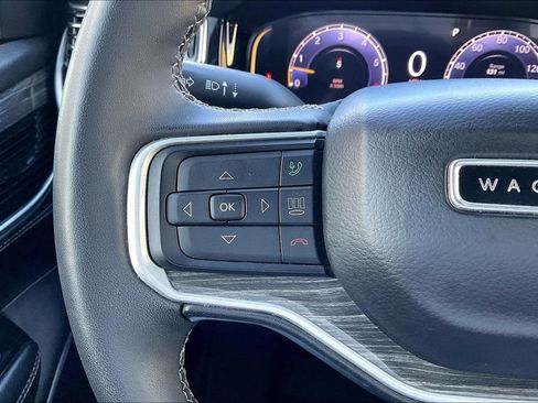 Used 2022 Jeep Wagoneer Series III w/ Premium Group I AWD/4WD image 18