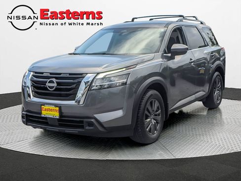 Used 2022 Nissan Pathfinder SV image 3
