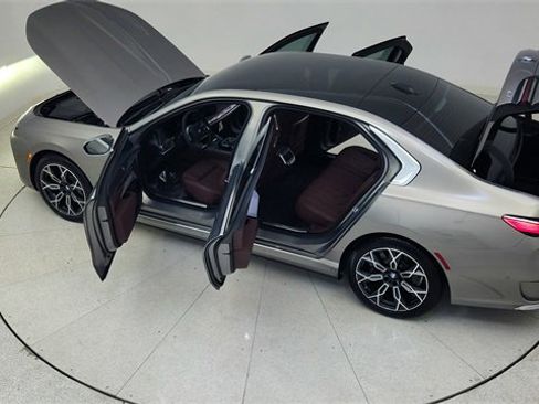 Used 2025 BMW i7 eDrive50 image 89