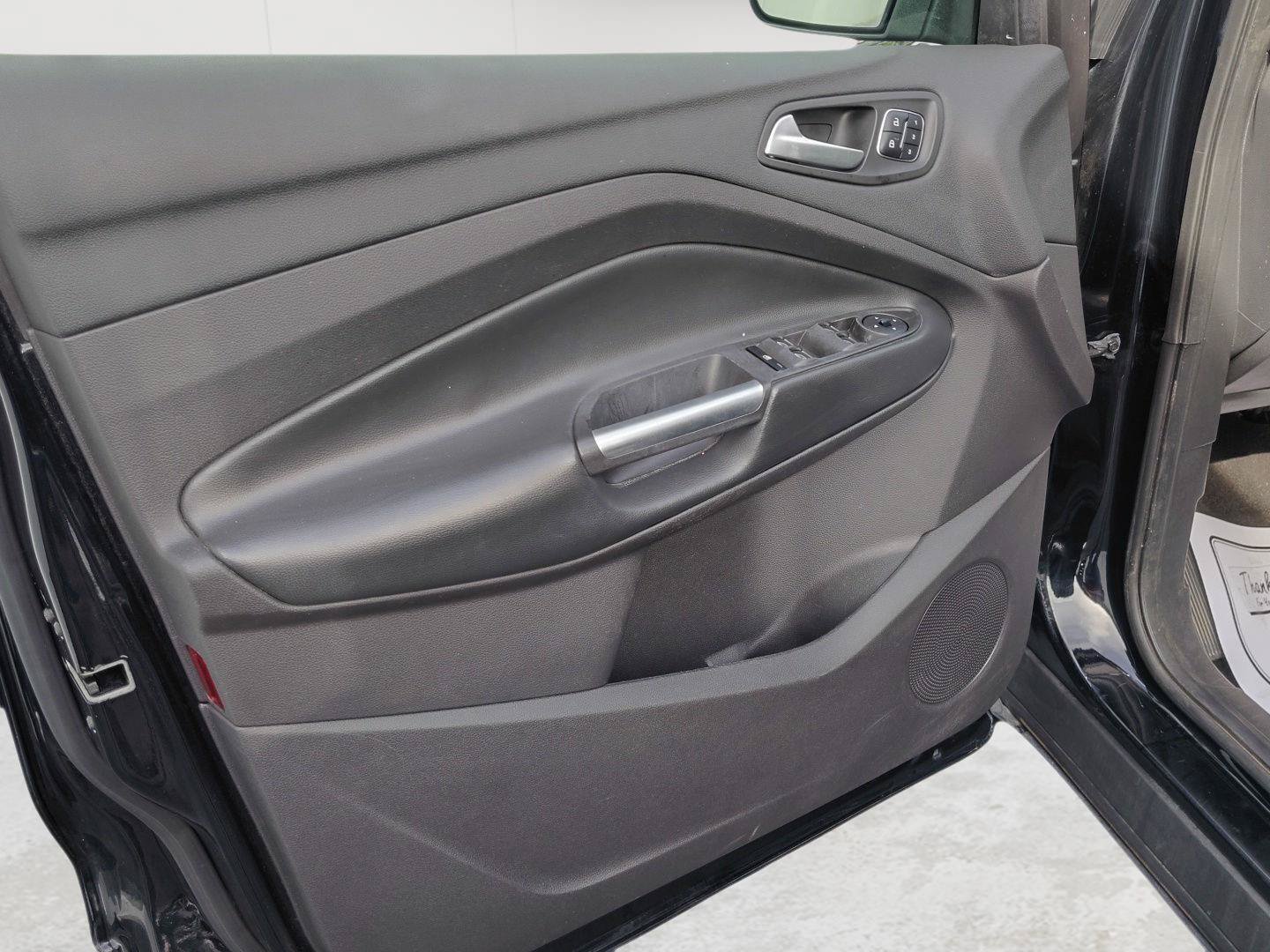 Used 2018 Ford Escape Titanium AWD/4WD image 4