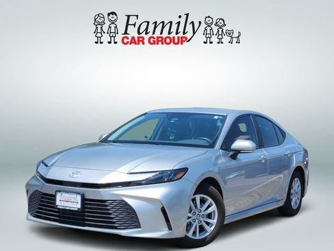 Used 2026 Toyota Camry LE w/ Convenience Package FWD image 1