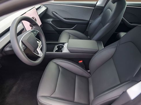 Used 2025 Tesla Model 3 RWD image 10