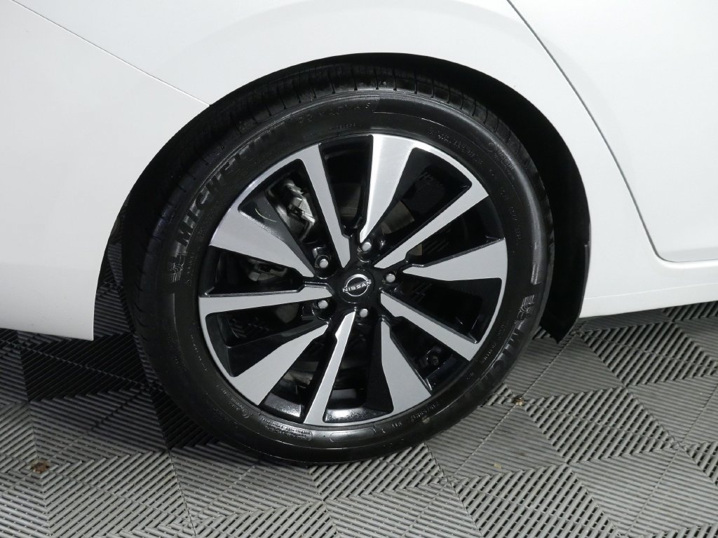 Used 2025 Nissan Sentra SV w/ SV Premium Package FWD image 11