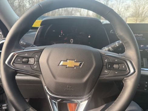 Used 2025 Chevrolet Trax LT w/ LT Convenience Package image 27