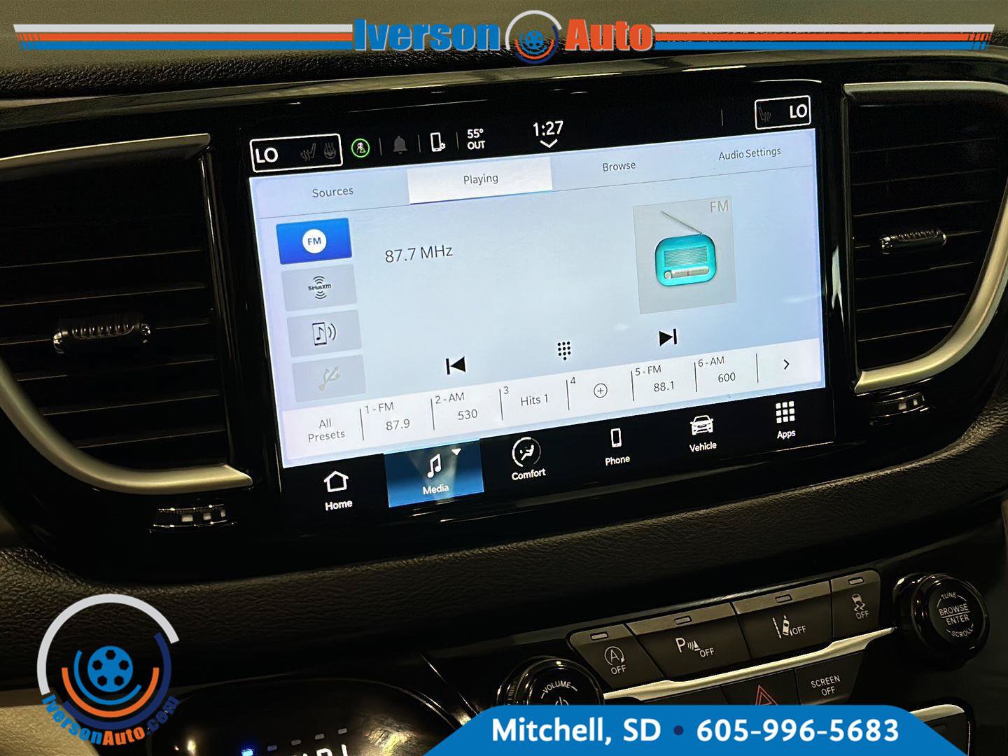 Used 2023 Chrysler Pacifica Touring-L FWD image 19