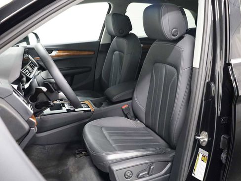 Used 2023 Audi Q5 2.0T Premium w/ Convenience Package image 5