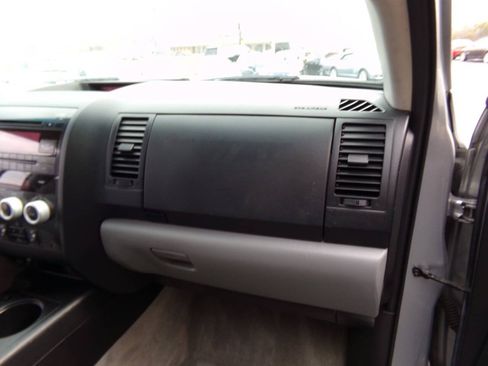 Used 2011 Toyota Sequoia SR5 w/ Premium Pkg AWD/4WD image 32
