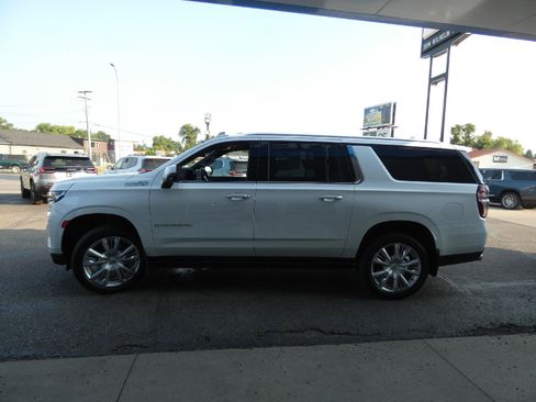 Certified 2024 Chevrolet Suburban High Country w/ Advanced Technology Package AWD/4WD image 10