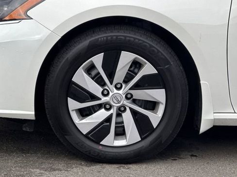 Used 2025 Nissan Altima 2.5 S image 29