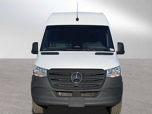 Used 2025 Mercedes-Benz Sprinter 2500 image 8