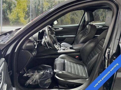 Used 2023 Alfa Romeo Giulia Veloce image 9