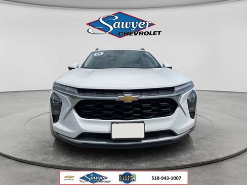 Used 2025 Chevrolet Trax LT w/ Driver Confidence Package FWD image 8