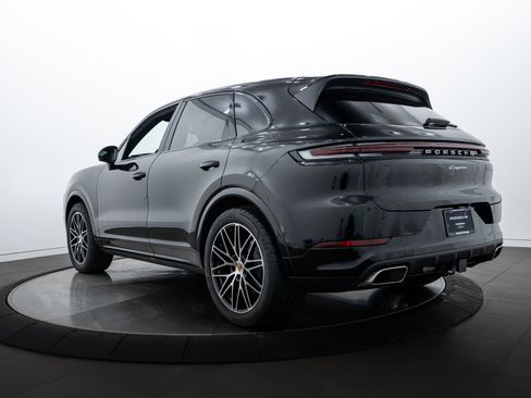 Certified 2025 Porsche Cayenne image 3