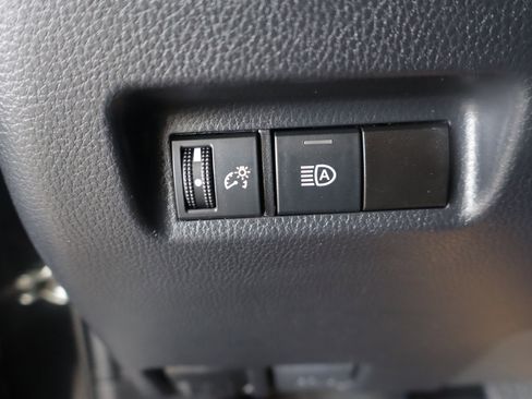 Used 2021 Toyota RAV4 LE image 17