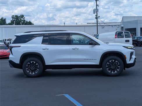 New 2026 Chevrolet Traverse Z71 w/ Enhanced Driving Package AWD/4WD image 6