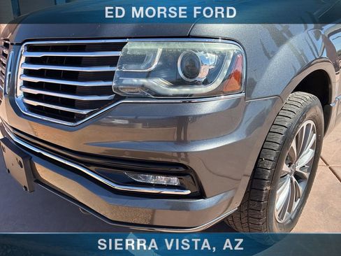 Used 2015 Lincoln Navigator 2WD image 3