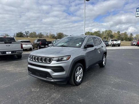 Used 2023 Jeep Compass Sport image 3