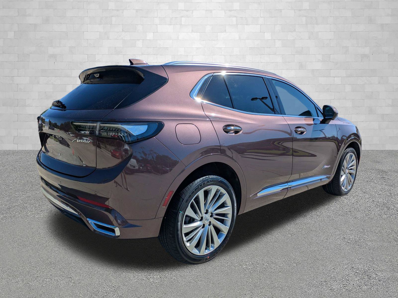 Used 2024 Buick Envision Avenir AWD/4WD image 2