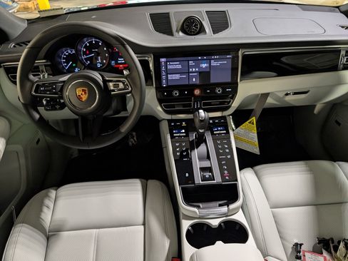 New 2026 Porsche Macan image 7