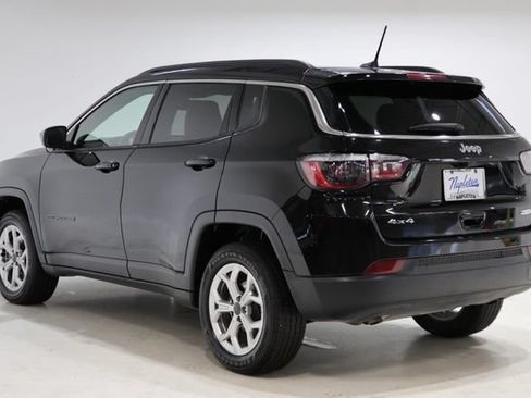 Used 2025 Jeep Compass Latitude w/ Sun & Sound Group AWD/4WD image 5