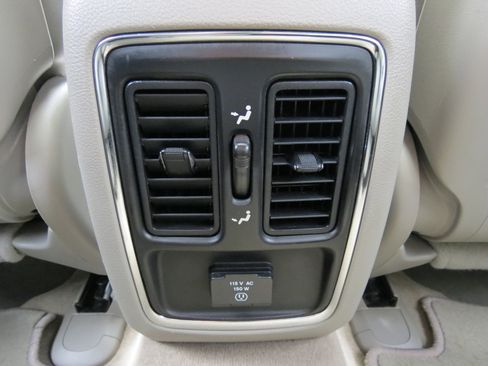 Used 2012 Jeep Grand Cherokee Laredo image 32