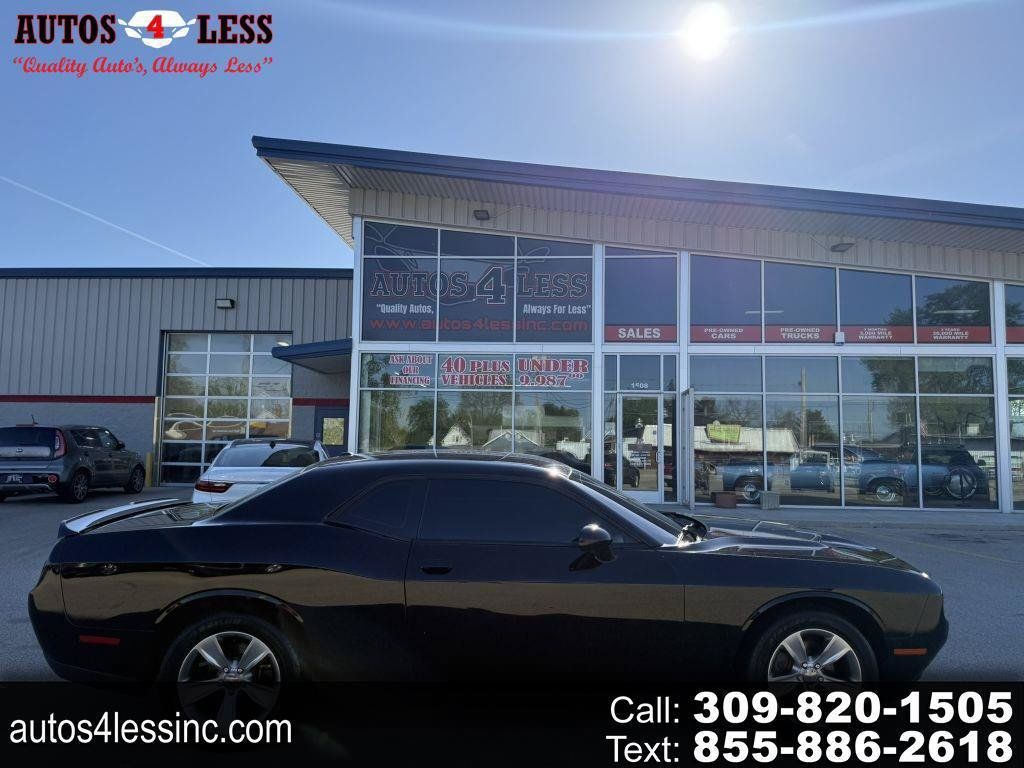 Used 2018 Dodge Challenger SXT RWD image 1